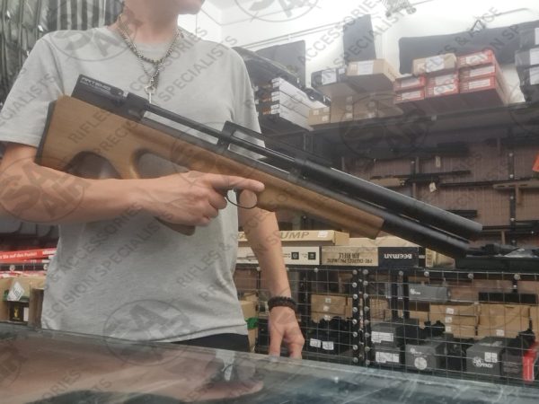 The Artemis P15 Regulated 5.5mm might be one of the best selling regulated PCP airguns of all time. Don't be fooled by it's simple looks, though. Purpose-built for accuracy, consistency, light weight and also durability. You also get a load of high-end features in this compact package. Not to mention a very decent shot count for it's small size!