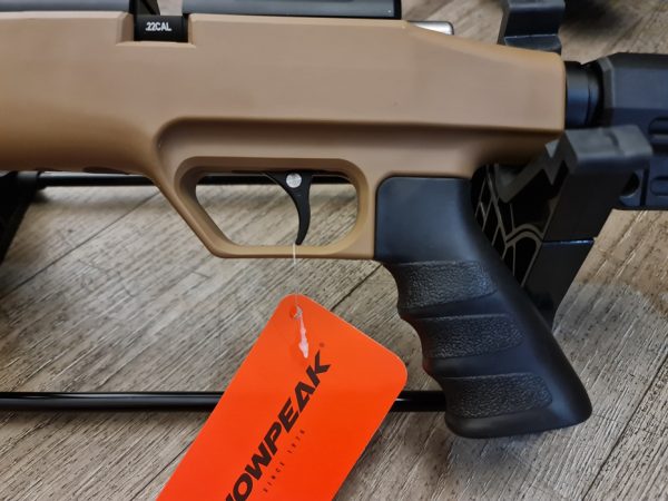 A comfortable AR-style pistol grip, as well as adjustable 2-stage trigger and cross-trigger safety on the Snowpeak M30C PCP 5.5mm.